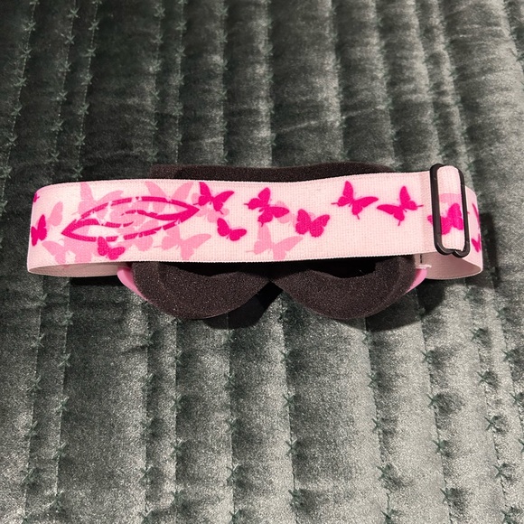 Ski goggles, pink/white, butterflies, adjustable strap. Excellent condition. - Picture 2 of 3
